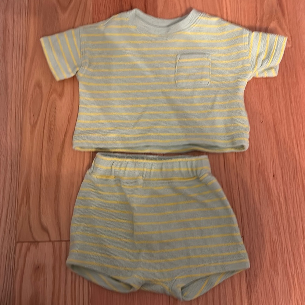 Old navy baby boys short set, size 0-3 months, sea green and yellow stripes
